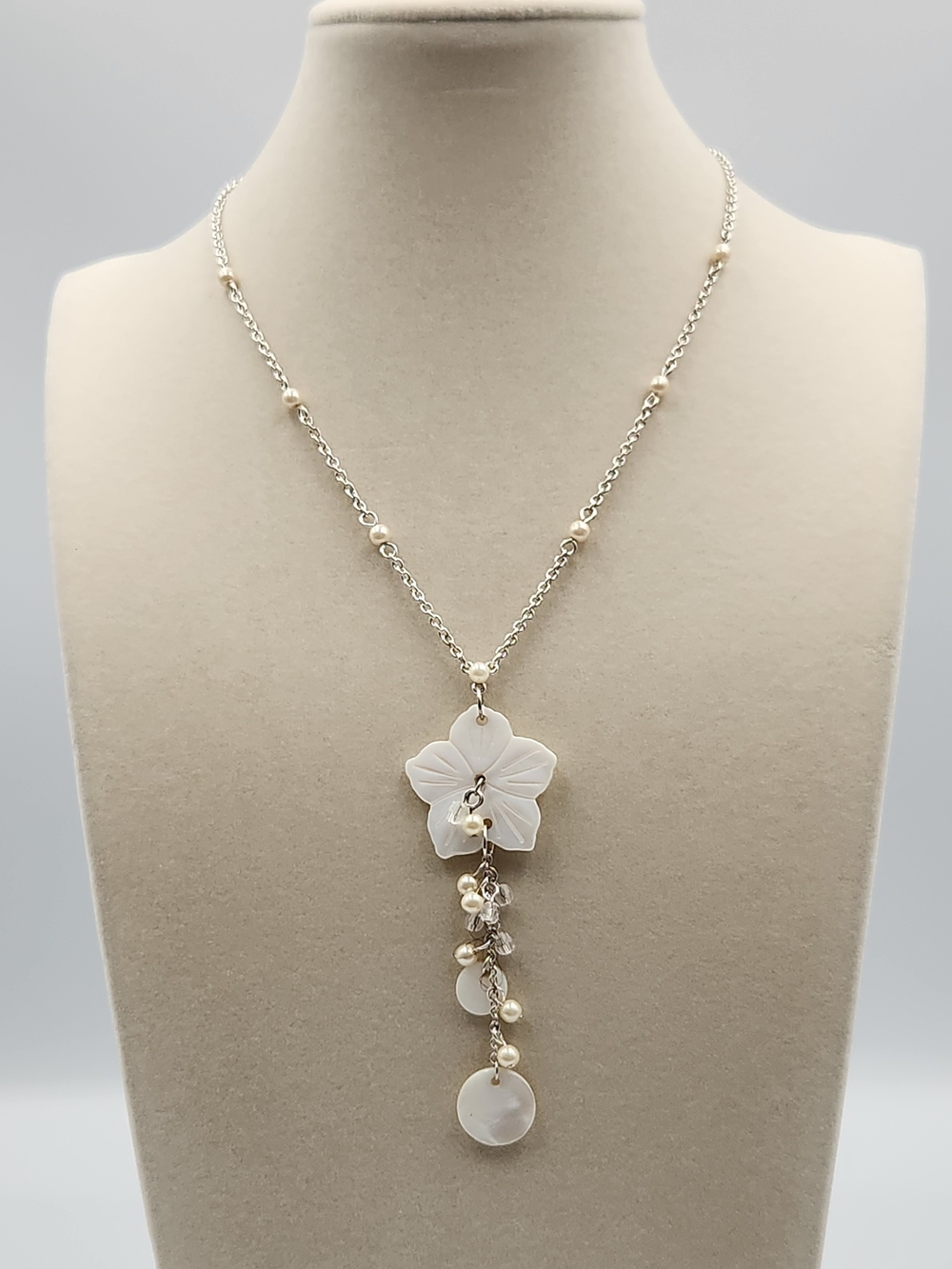 Delicate White Flower Pendant Necklace - Women Jewelry